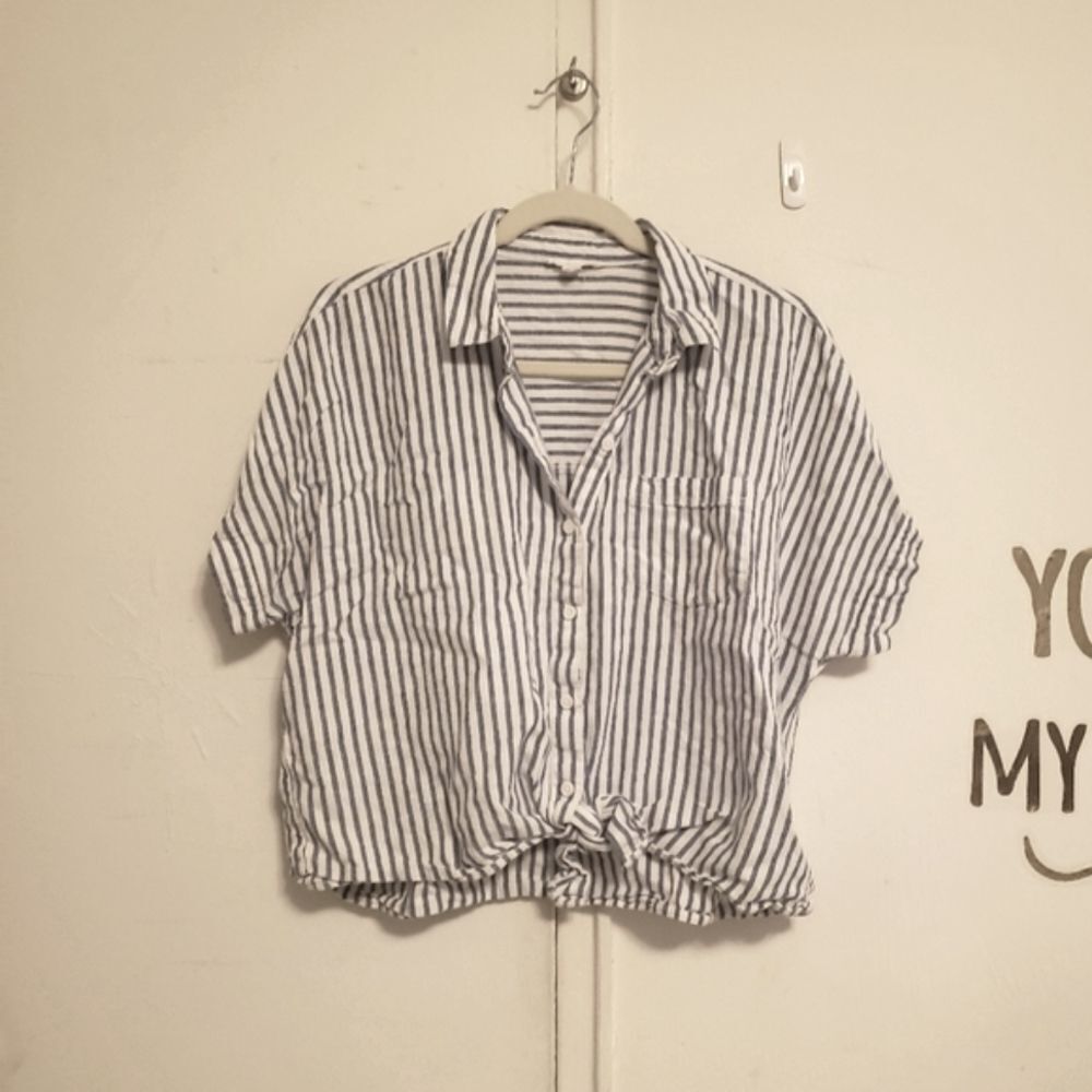 Beachlunchlounge Stripe linen cotton crop top tie - Picture 2 of 6